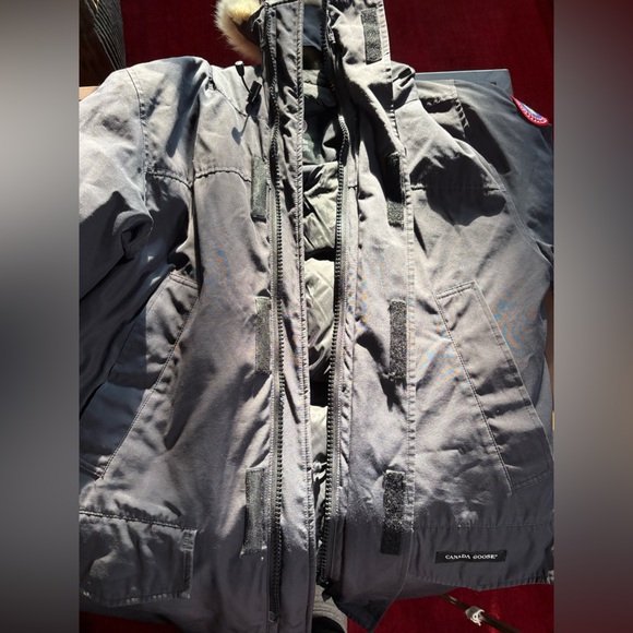 Canada Goose- Langford Coyote Trim Slim Parka. Size M - Picture 7 of 16